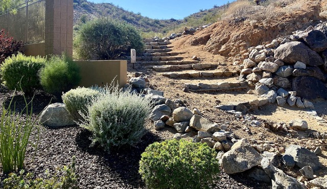 Monthly Stays/Fabulous Location/Dog Friendly/King Bed/ Game Room/Private Yard