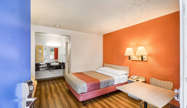 Motel 6 Everett, WA - South
