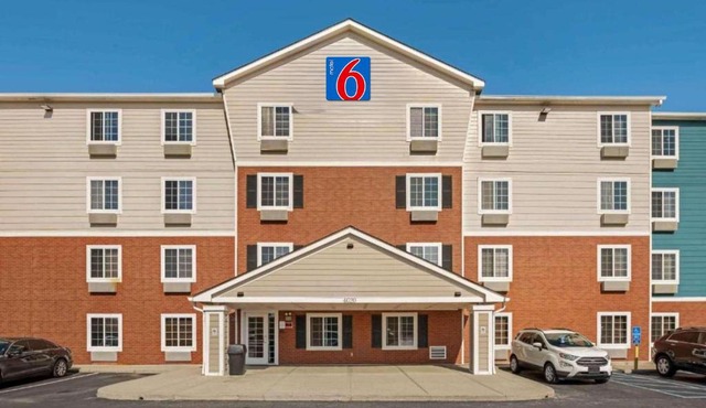 Motel 6 Suites Cincinnati Sharonville, OH