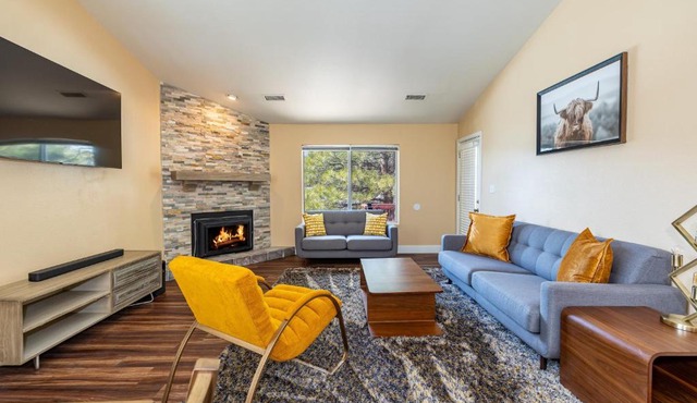 Mountain Jewel Modern Townhome in the Pines Great Location Near Downtown Flagstaff