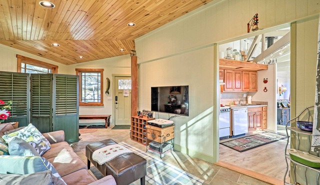 Mountain Treehouse: A Unique Hilltop Hideaway in Beech Mountain
