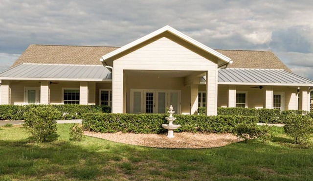 New Spacious Construction 4 bedroom 4.5 bathrooms. Family Friendly