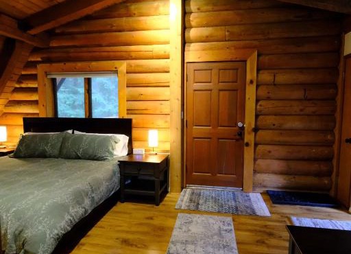 NEW! Treehouse Getaway APT