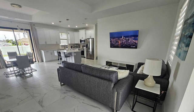 Newly Built Vacation Home. Fun Relaxed Getaway.