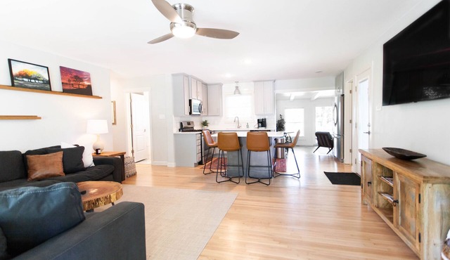 Newly Remodeled Home on the Arkansas River - 3 miles from Airport