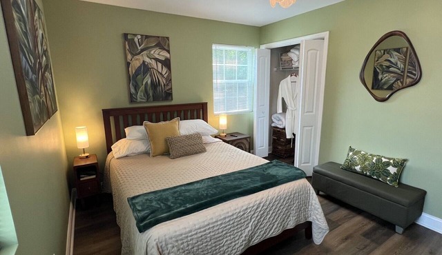 Newly Renovated! Quiet 2BR Cottage, Near Duke, DPAC, NCCU & DT Durham - King Bed