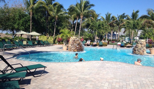 Newly updated beautiful condo in Naples Florida on Golf Course Beach nearby