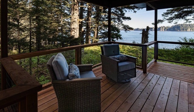 Ocean View Cottage: Wake Up to Waves at Friends by the Ocean