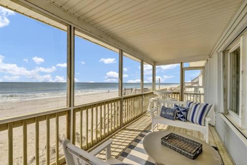 Oceanfront Charm Classic 1960s Cottage Screened Porch & Extra Suite