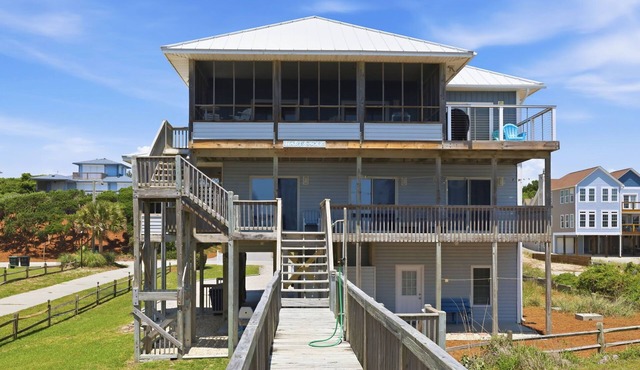 Oceanfront, hot tub, dog-friendly and an elevator