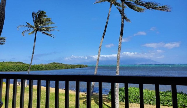 Oceanfront true 2 bedroom wlanai on Molokai