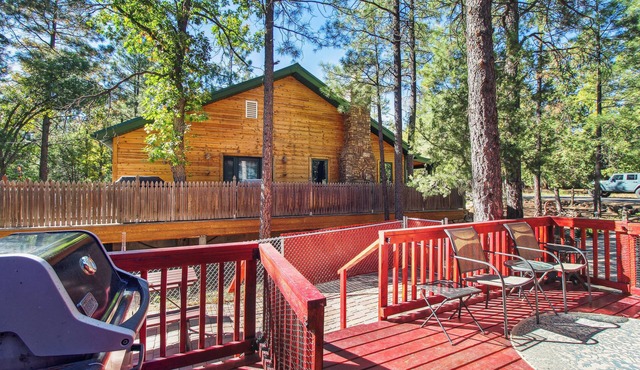 Peaceful Pinetop-lakeside Cabin w/4 Decks!