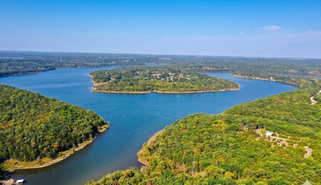 Peaceful Wooded Getaway with Hot Tub, Fire Pit & Scenic Views in Pittsburg, Missouri