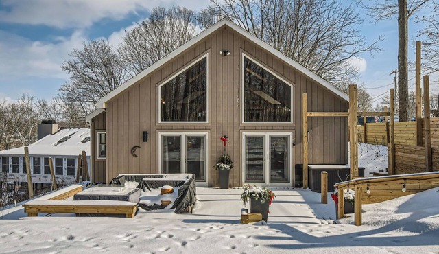 Peaceful Wooded River Retreat to relax, recharge and to make memories.