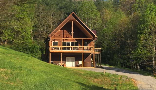 Peach Bottom Lodge 3 Bed/3.5 Bath, 11.5 Acres, Deck w/ Hot Tub & Beautiful Views