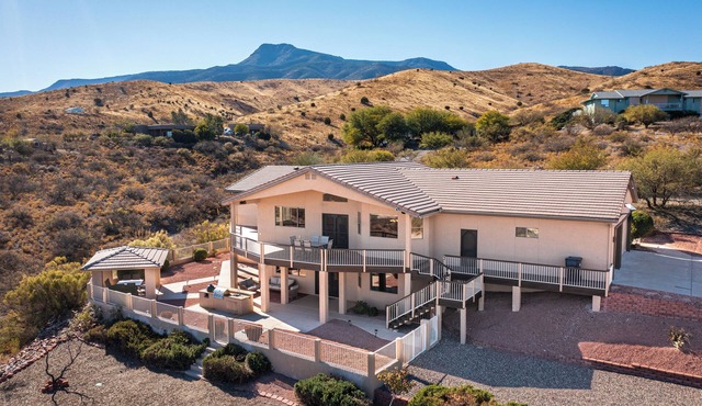 PeaksView Oasis - Spacious, central w/great views