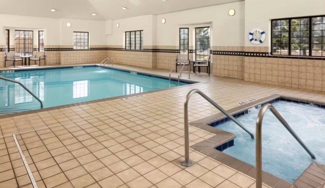 Perfect Business Traveler Room with Complimentary Breakfast