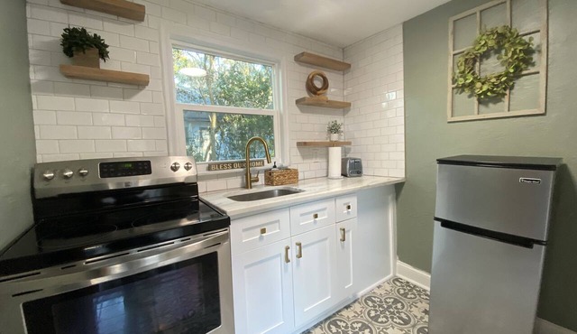 Pet-friendly apartment walking distance to downtown