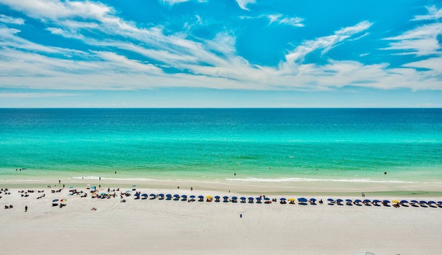 Pet Friendly Elevated Cottage-1 Block 2 Beach-Pool