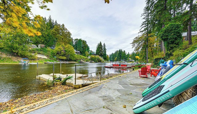 Pet-Friendly Studio w/Fire Pit in Olympia!