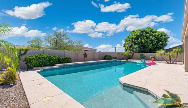 Phoenix Retreat w Pool, Hot Tub & Trail Access!