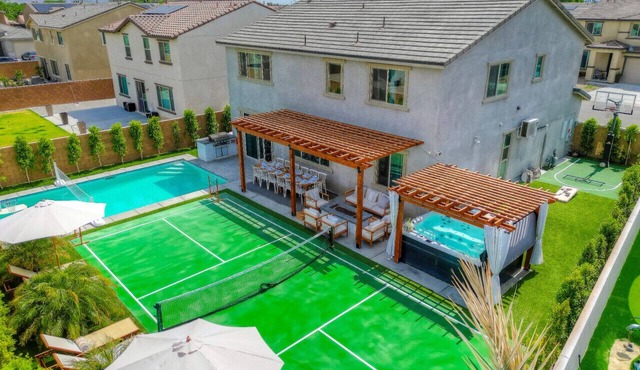 Pickleball Lrg SpaPool Bball Gameroom 14Beds Fitne