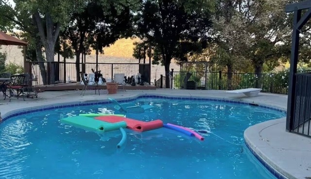 Powell Ranch-Pool & Jacuzzi on Beautiful Farm