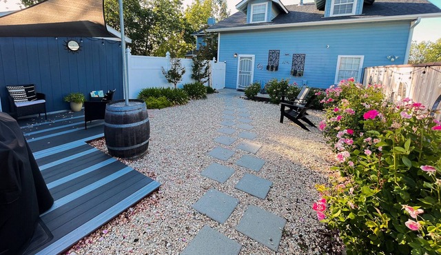 Private 2 BR East Side Cottage close to wineries, golf and downtown