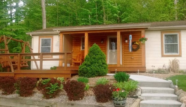 Private Beautiful Pine Cottage on historic M-22, Traverse City, MI