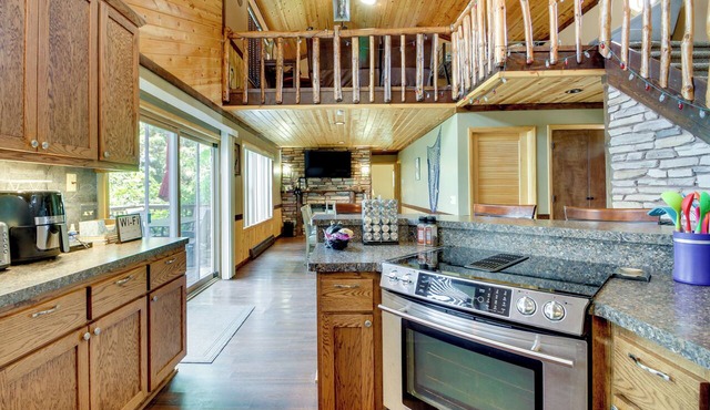Private Dock: Lakefront Family Home in Outing