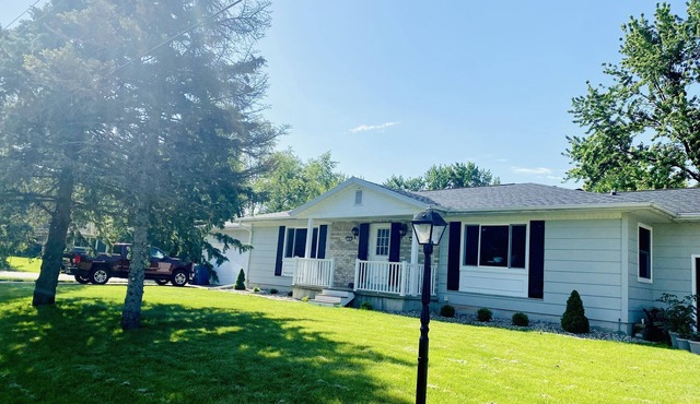 Private EAA duplex for rent - 15 min from the Airventure site!