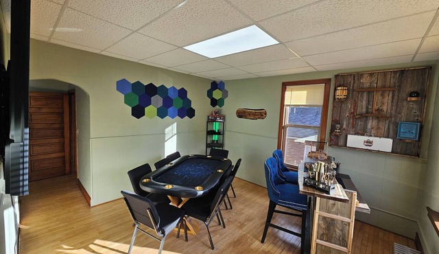 Private Game Haven & Multimedia Party Room - 2br Sleeps 7
