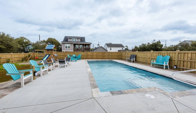 PRIVATE King Suite, POOL, GRILL,outdoor shower,coffee bar,fridge,microwave