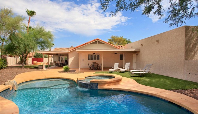Private Playground: Sport Court with Golf & Pool Table Heated Pool and Hot Tub!