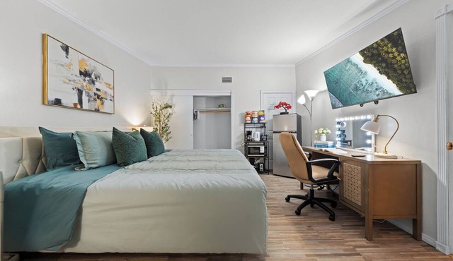Private Studio w King Bed, Bathroom, 1 Parking in Spring Valley
