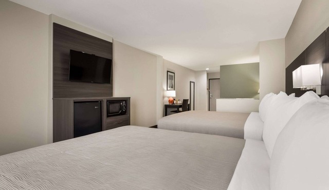 Quality Suites Tulsa I-44