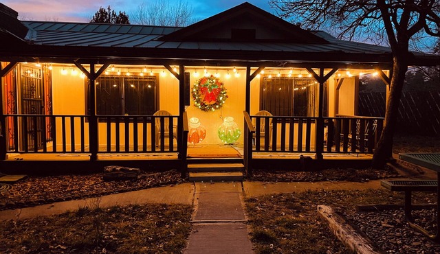 Rainbow Lake Family Cottage, Huge Bunk Room, Direct Pier Access