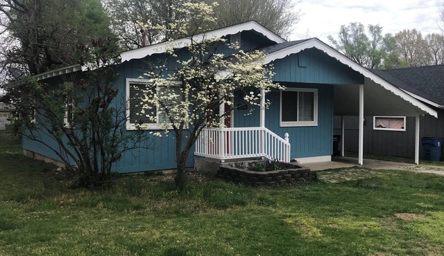 Rare find! 2-bedroom house with convenient location