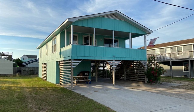 Rare Historic Beach Box on quiet street in heart of KDH! 2 min walk to beach!