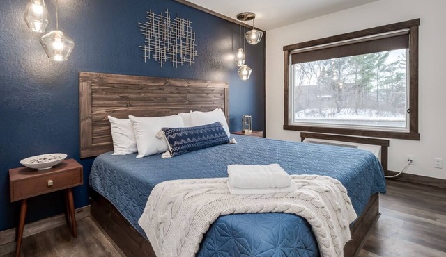 Relax & Refresh | Free Parking & Extra Vanity