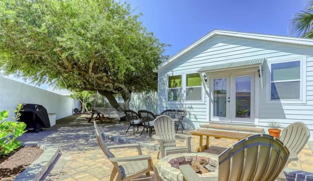 Relaxing Cottage Retreat at St. Augustine Beach