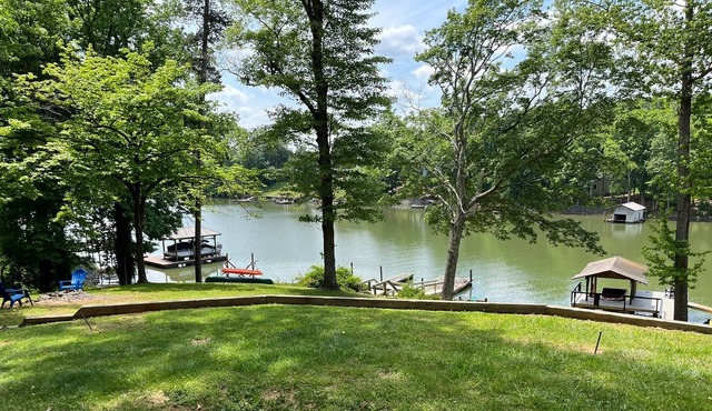 Relaxing Lakefront Cottage Escape on Lake Wylie