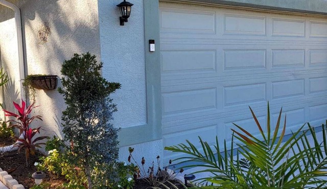 Relaxing waterfront property, 10 minutes from the beach