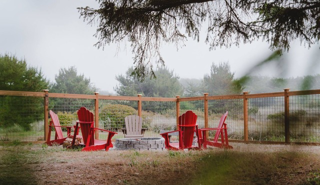 Remodeled Copalis Beach cottage with fully fenced yard