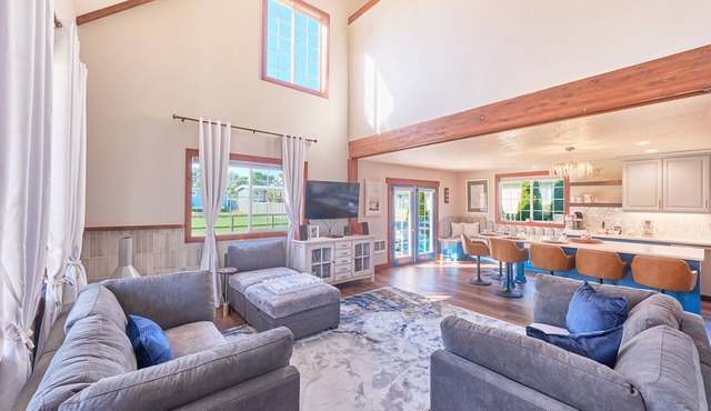 Remodeled, Quiet Neighborhood, Hot Tub, Dogs Ok, (KCottage)