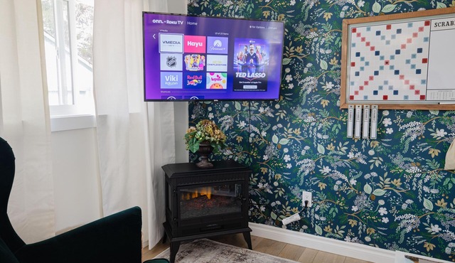 Remodeled tiny cottage near lake w/BBQ and firepit in Seba Beach