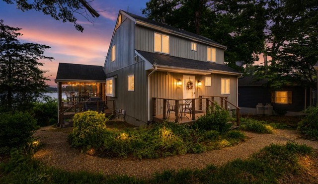 River Refresh - Waterfront with Spa on Placid Bay Luxury Vacation Rental by B Michaels Escapes in Colonial Beach