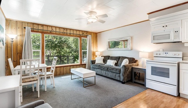 Riverfront Cottage with Private Patio on the Deschutes River!