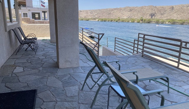 Riverfront Oasis Guest House, one bedroom with dock