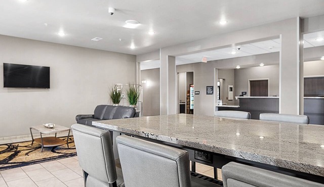 Riverstone Suites - Chippewa Falls